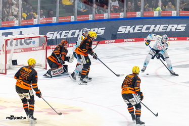 Löwen Frankfurt - Dresdner Eislöwen - 30.12.25 - 022