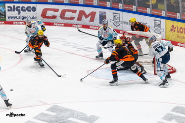 Löwen Frankfurt - Dresdner Eislöwen - 30.12.25 - 025