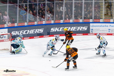 Löwen Frankfurt - Dresdner Eislöwen - 30.12.25 - 065