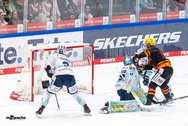 Löwen Frankfurt - Dresdner Eislöwen - 30.12.25 - 067