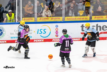 Löwen Frankfurt - Dresdner Eislöwen - 30.12.25 - 091