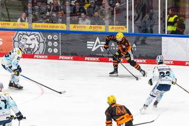 Löwen Frankfurt - Dresdner Eislöwen - 30.12.25 - 098