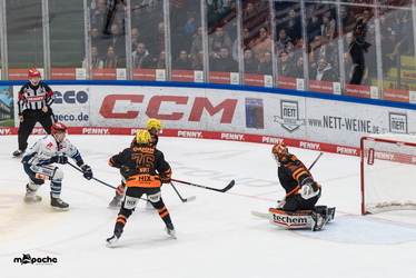 Löwen Frankfurt - Schwenninger Wildwings - 4.1.26 - 098