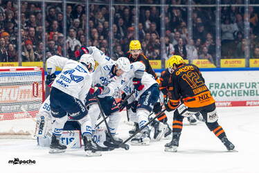 Löwen Frankfurt - Adler Mannheim - 9.1.26 - 020