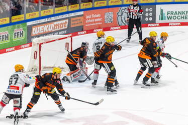 Löwen Frankfurt - Pinguins Bremerhaven - 25.2.26 - 083