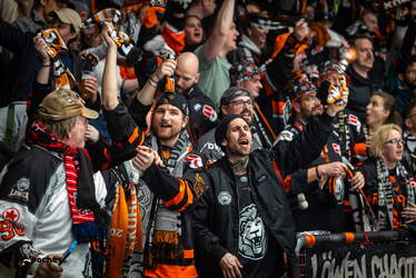 Löwen Frankfurt - Pinguins Bremerhaven - 25.2.26 - 098