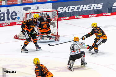 Löwen Frankfurt - Pinguins Bremerhaven - 25.2.26 - 124
