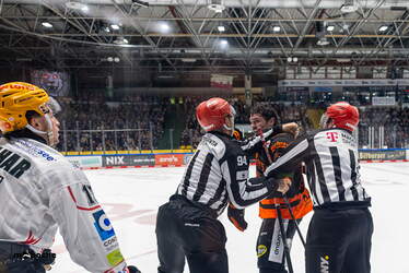 Löwen Frankfurt - Pinguins Bremerhaven - 25.2.26 - 126