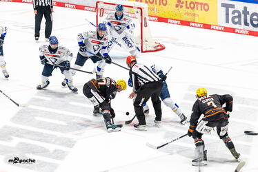 Vorbereitung - Löwen Frankfurt - ERC Ingolstadt - 12.9.26 - 067